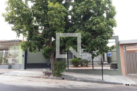 Casa para alugar com 100m², 2 quartos e 2 vagas Casa para alugar com 100m², 2 quartos e 2 vagasFachada