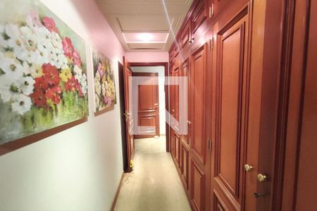 Apartamento à venda com 639m², 4 quartos e 4 vagasCorredor 