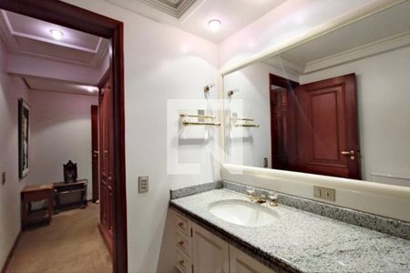 Apartamento à venda com 639m², 4 quartos e 4 vagasBanheiro suíte 3