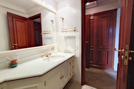 Apartamento à venda com 639m², 4 quartos e 4 vagasBanheiro suíte 2