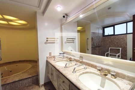 Apartamento à venda com 639m², 4 quartos e 4 vagasBanheiro suíte 1