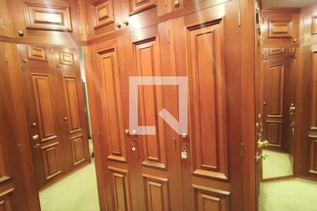 Apartamento à venda com 639m², 4 quartos e 4 vagasClosset Quarto suíte 1