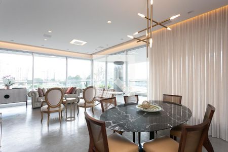 Apartamento à venda com 339m², 3 quartos e 5 vagas Apartamento à venda com 339m², 3 quartos e 5 vagasSala