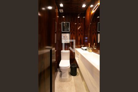 Apartamento à venda com 339m², 3 quartos e 5 vagas Apartamento à venda com 339m², 3 quartos e 5 vagasLavabo