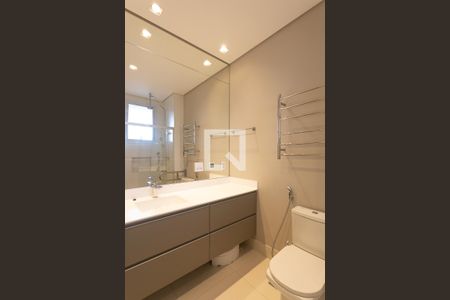 Apartamento à venda com 339m², 3 quartos e 5 vagas Apartamento à venda com 339m², 3 quartos e 5 vagasBanheiro da Suíte 2