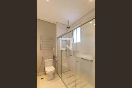 Apartamento à venda com 339m², 3 quartos e 5 vagas Apartamento à venda com 339m², 3 quartos e 5 vagasBanheiro da Suíte 2