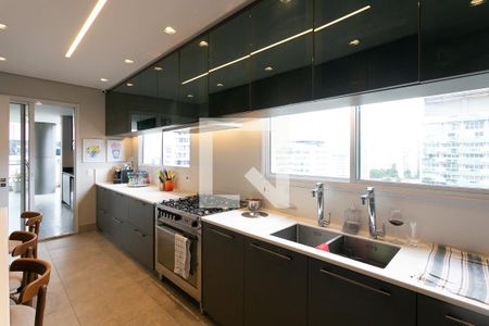 Apartamento à venda com 339m², 3 quartos e 5 vagas Apartamento à venda com 339m², 3 quartos e 5 vagasCozinha