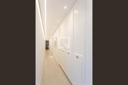 Apartamento à venda com 339m², 3 quartos e 5 vagas Apartamento à venda com 339m², 3 quartos e 5 vagasCorredor