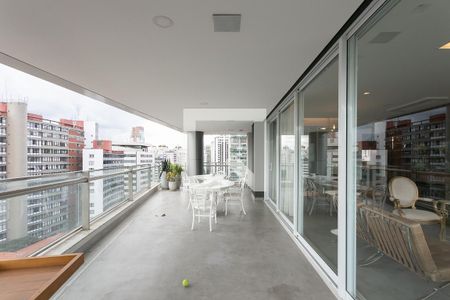 Apartamento à venda com 339m², 3 quartos e 5 vagas Apartamento à venda com 339m², 3 quartos e 5 vagasVaranda da Sala