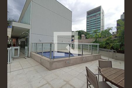 Apartamento à venda com 339m², 3 quartos e 5 vagas Apartamento à venda com 339m², 3 quartos e 5 vagasÁrea comum - Piscina