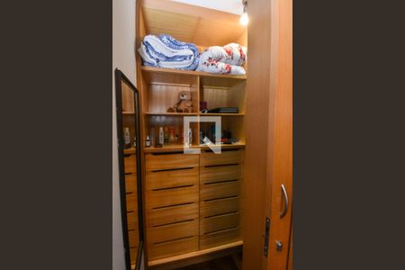 Closet da suíte de apartamento para alugar com 2 quartos, 83m² em Jardim Avelino, São Paulo