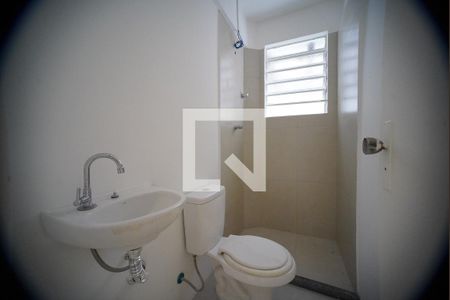 Banheiro de apartamento à venda com 1 quarto, 43m² em São Geraldo, Porto Alegre