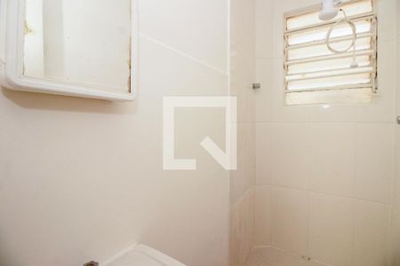 Banheiro de apartamento à venda com 1 quarto, 38m² em São Geraldo, Porto Alegre