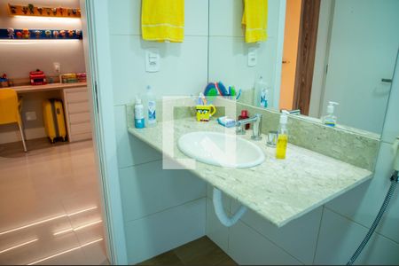 Apartamento à venda com 406m², 3 quartos e 3 vagas Apartamento à venda com 406m², 3 quartos e 3 vagasBanheiro da Suíte 2