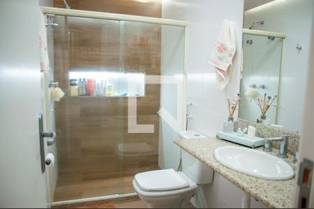 Apartamento à venda com 406m², 3 quartos e 3 vagas Apartamento à venda com 406m², 3 quartos e 3 vagasBanheiro da Suíte 1