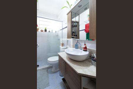 Banheiro de apartamento para alugar com 2 quartos, 43m² em Medianeira, Porto Alegre