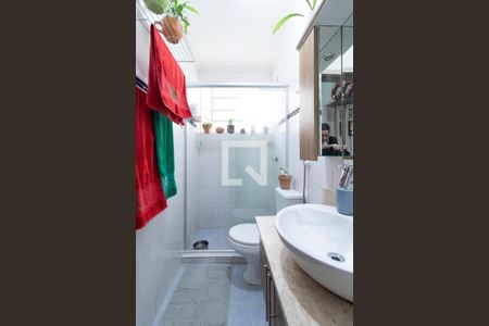 Banheiro de apartamento para alugar com 2 quartos, 43m² em Medianeira, Porto Alegre