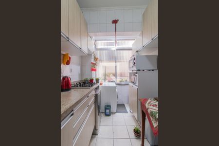 Cozinha e Área de Serviço de apartamento para alugar com 2 quartos, 43m² em Medianeira, Porto Alegre