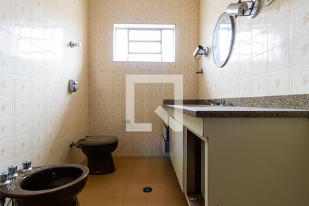 Casa à venda com 291m², 4 quartos e 3 vagasBanheiro da Suíte