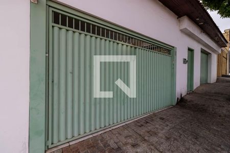 Casa à venda com 291m², 4 quartos e 3 vagasFachada