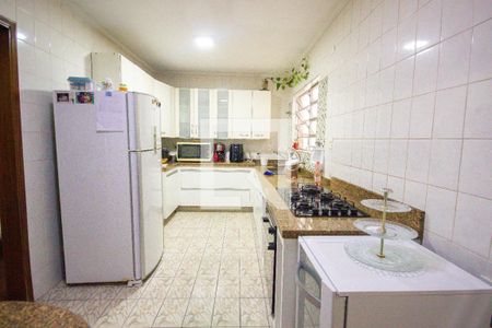 Casa à venda com 300m², 4 quartos e 2 vagasCozinha 
