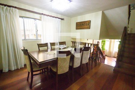 Casa à venda com 300m², 4 quartos e 2 vagasSala 