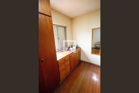 Casa à venda com 300m², 4 quartos e 2 vagasQuarto