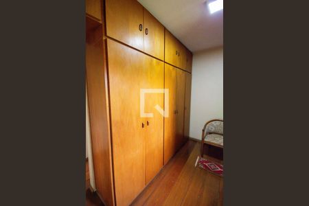 Casa à venda com 300m², 4 quartos e 2 vagasQuarto