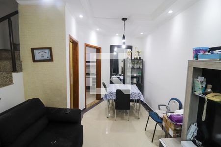 Sala de TV de casa de condomínio para alugar com 2 quartos, 50m² em Vila Esperança, São Paulo