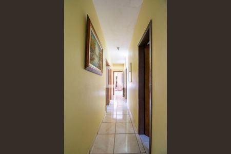 Casa à venda com 200m², 4 quartos e 4 vagasCorredor