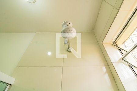Detalhe do banheiro de casa para alugar com 1 quarto, 31m² em Parque Imperial, São Paulo
