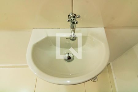 Detalhe do banheiro de casa para alugar com 1 quarto, 31m² em Parque Imperial, São Paulo