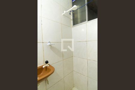 Banheiro de casa para alugar com 1 quarto, 25m² em São Gonçalo, Salvador