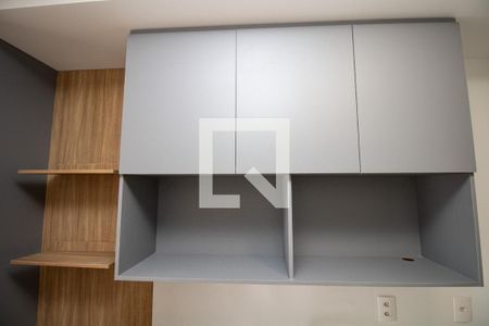 Cozinha, armarios e nichos superiores  de kitnet/studio à venda com 1 quarto, 28m² em Indianópolis, São Paulo