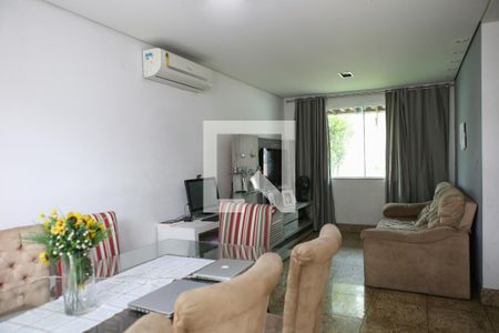 Sala de casa de condomínio à venda com 3 quartos, 110m² em Santa Branca, Belo Horizonte
