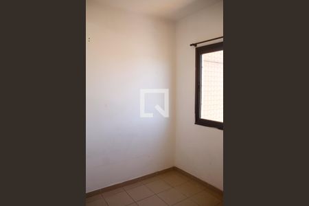 Apartamento à venda com 170m², 4 quartos e 2 vagas Apartamento à venda com 170m², 4 quartos e 2 vagasQuarto de Serviço