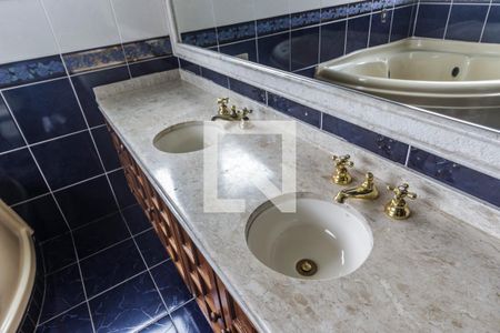 Casa de condomínio para alugar com 283m², 4 quartos e 4 vagas Casa de condomínio para alugar com 283m², 4 quartos e 4 vagasDetalhe do Banheiro da Suite