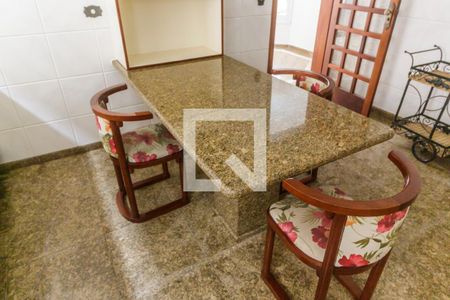 Casa de condomínio para alugar com 283m², 4 quartos e 4 vagas Casa de condomínio para alugar com 283m², 4 quartos e 4 vagasDetalhe da cozinha