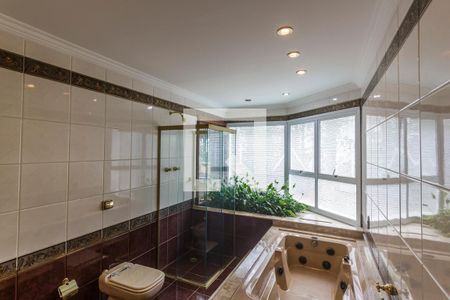 Casa de condomínio para alugar com 283m², 4 quartos e 4 vagas Casa de condomínio para alugar com 283m², 4 quartos e 4 vagasBanheiro da Suíte