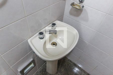 Casa de condomínio para alugar com 283m², 4 quartos e 4 vagas Casa de condomínio para alugar com 283m², 4 quartos e 4 vagasDetalhe do banheiro