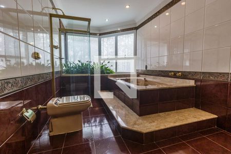 Casa de condomínio para alugar com 283m², 4 quartos e 4 vagas Casa de condomínio para alugar com 283m², 4 quartos e 4 vagasBanheiro da Suíte