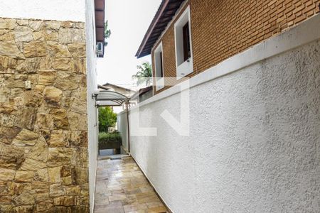 Casa de condomínio para alugar com 283m², 4 quartos e 4 vagas Casa de condomínio para alugar com 283m², 4 quartos e 4 vagasCorredor