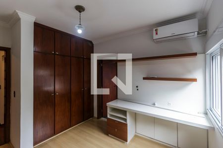 Casa de condomínio para alugar com 283m², 4 quartos e 4 vagas Casa de condomínio para alugar com 283m², 4 quartos e 4 vagasSuíte 3