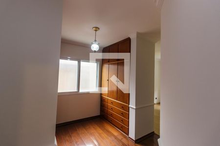 Casa de condomínio para alugar com 283m², 4 quartos e 4 vagas Casa de condomínio para alugar com 283m², 4 quartos e 4 vagasCloset da suíte