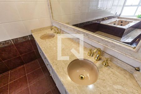 Casa de condomínio para alugar com 283m², 4 quartos e 4 vagas Casa de condomínio para alugar com 283m², 4 quartos e 4 vagasDetalhe do Banheiro da Suite