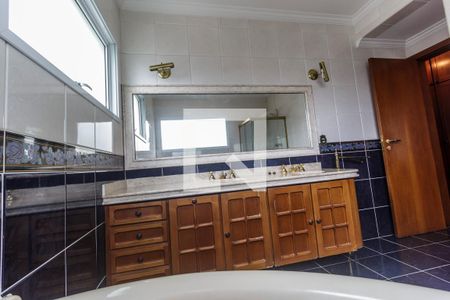 Casa de condomínio para alugar com 283m², 4 quartos e 4 vagas Casa de condomínio para alugar com 283m², 4 quartos e 4 vagasBanheiro da Suíte 1