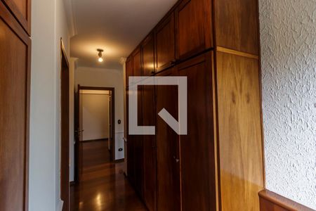 Casa de condomínio para alugar com 283m², 4 quartos e 4 vagas Casa de condomínio para alugar com 283m², 4 quartos e 4 vagasCloset da suíte