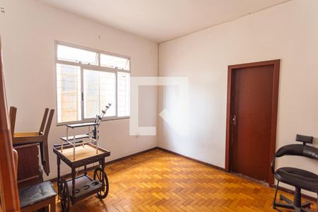 Semi-Suíte 1 de casa para alugar com 4 quartos, 250m² em Floresta, Belo Horizonte