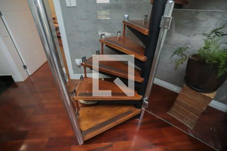 Apartamento para alugar com 180m², 2 quartos e 2 vagasEscada