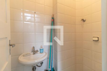 Apartamento para alugar com 100m², 2 quartos e sem vaga Apartamento para alugar com 100m², 2 quartos e sem vagaBanheiro de Serviço